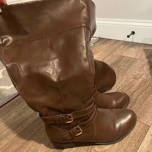 Size 9 Arizona Boots Great condition!